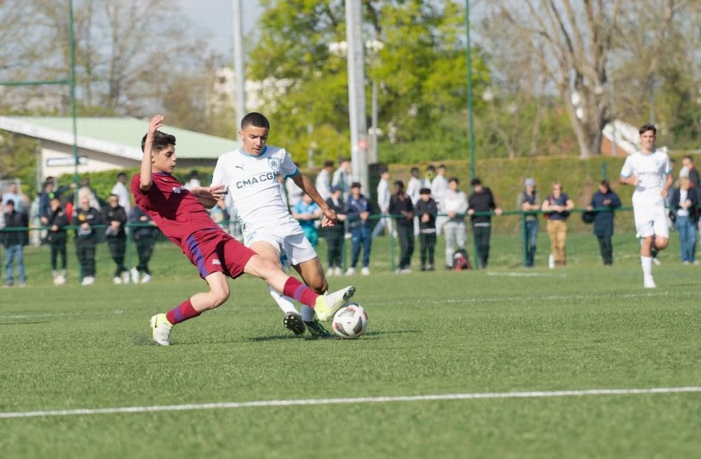 Match entre Servette FC et Olympique de Marseille au Tournoi de Sens 2025